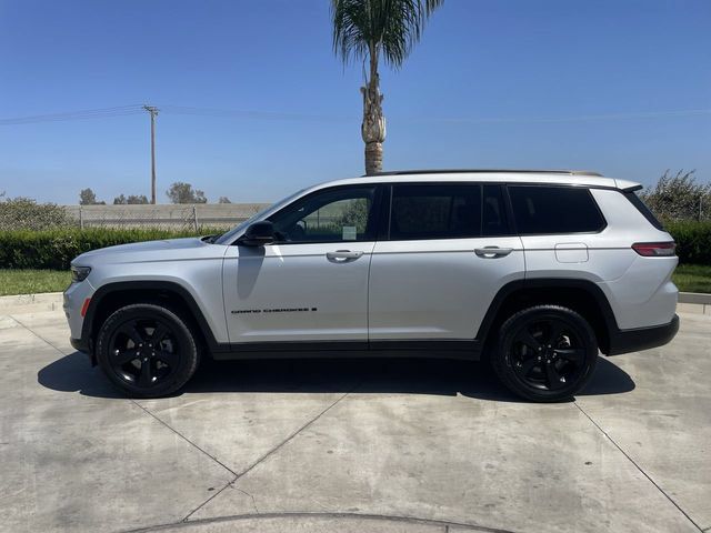 Used 2023 Jeep Grand Cherokee L Laredo AWD/4WD image 5