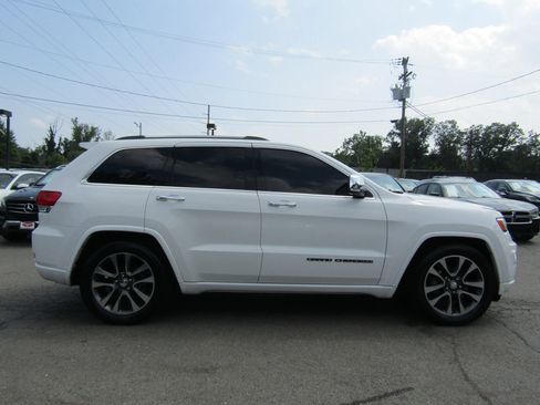 Used 2018 Jeep Grand Cherokee Overland AWD/4WD image 8