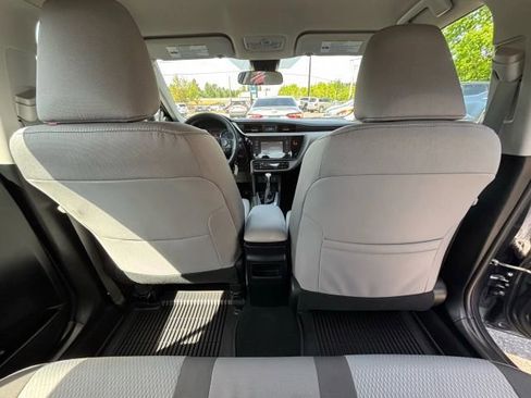 Used 2018 Toyota Corolla LE image 21