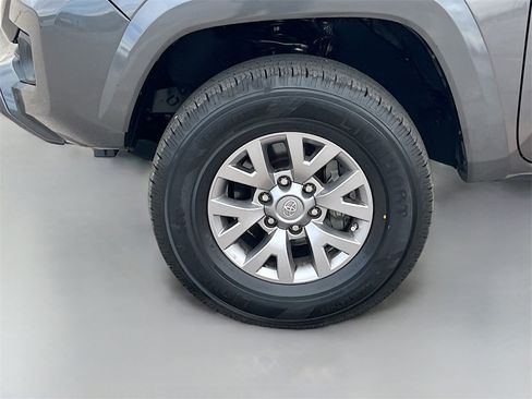 Used 2017 Toyota Tacoma SR5 w/ Tow Package image 30