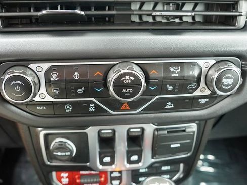 Used 2024 Jeep Wrangler Rubicon w/ Convenience Group AWD/4WD image 24