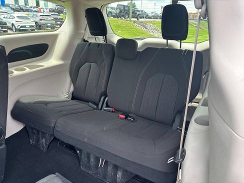 Used 2023 Chrysler Voyager LX FWD image 10