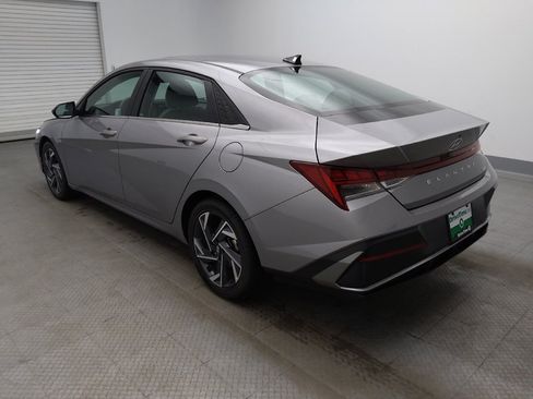 Used 2025 Hyundai Elantra Limited FWD image 5