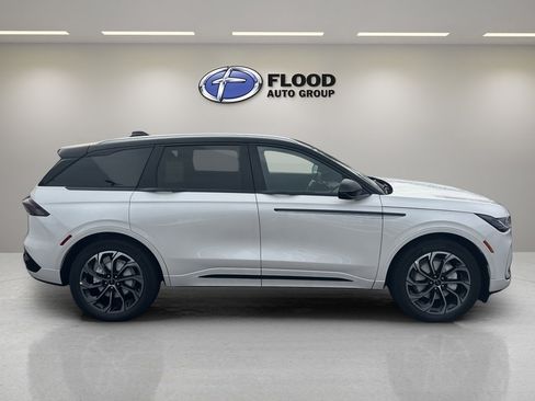 New 2026 Lincoln Nautilus Reserve image 4