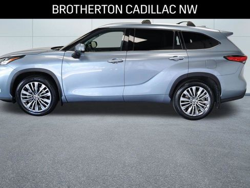 Used 2021 Toyota Highlander Platinum AWD/4WD image 2