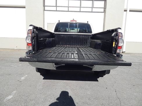 Used 2015 Toyota Tacoma PreRunner w/ SR5 Package image 8