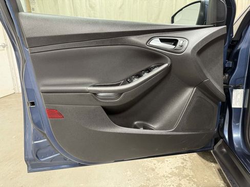 Used 2018 Ford Focus SEL w/ Cold Weather Package FWD image 8