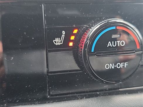 Certified 2023 Nissan Pathfinder SL w/ Black Appearance Package image 32