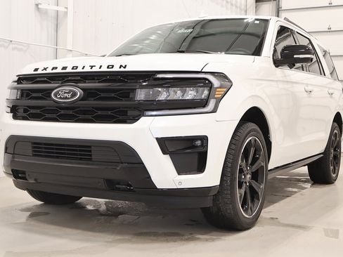 Certified 2024 Ford Expedition Limited image 6