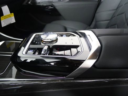 New 2026 BMW 750e xDrive w/ Executive Package image 23