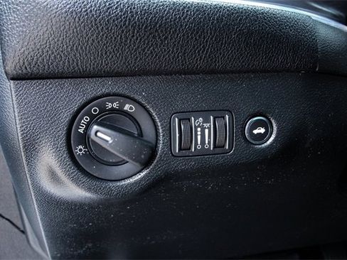 Used 2018 Dodge Challenger SXT image 16