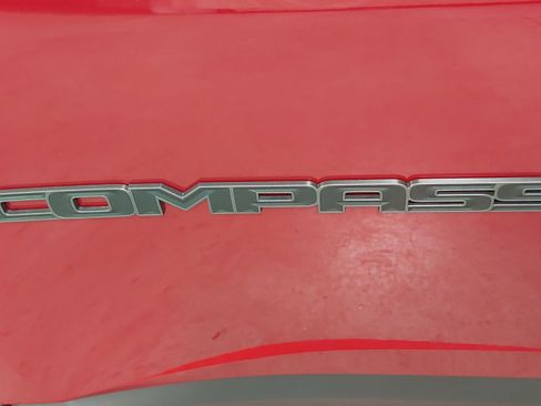 New 2026 Jeep Compass Latitude image 32