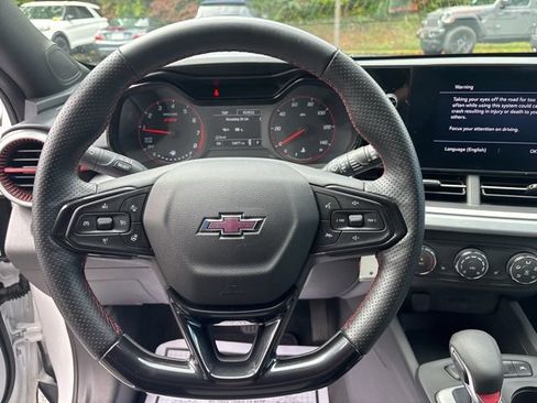 Used 2024 Chevrolet Trax RS w/ Sunroof Package image 23