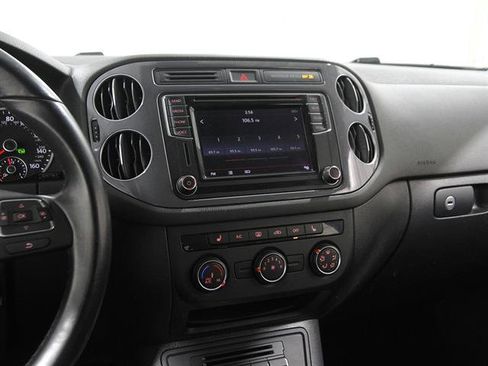 Used 2017 Volkswagen Tiguan S image 9
