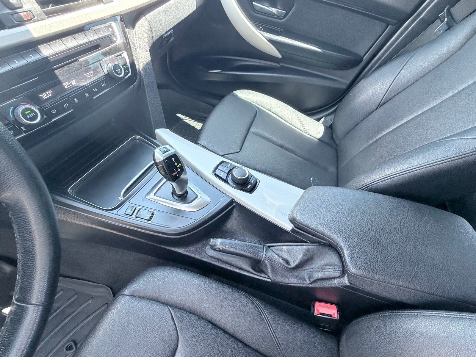 Used 2018 BMW 320i Sedan RWD image 13