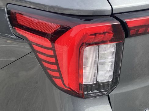 New 2026 Ford Explorer Platinum image 7