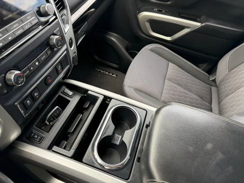 Used 2021 Nissan Titan SV w/ SV Convenience Package RWD image 13