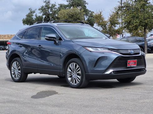 Used 2023 Toyota Venza XLE AWD/4WD image 7
