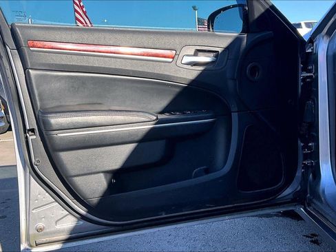 Used 2014 Chrysler 300 image 21