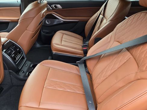 New 2026 BMW X7 M60i image 32