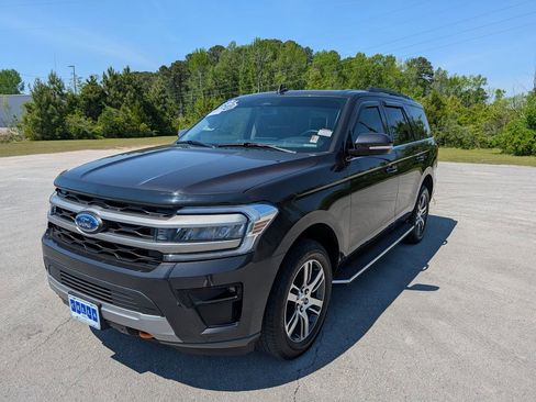 Certified 2023 Ford Expedition XLT image 5