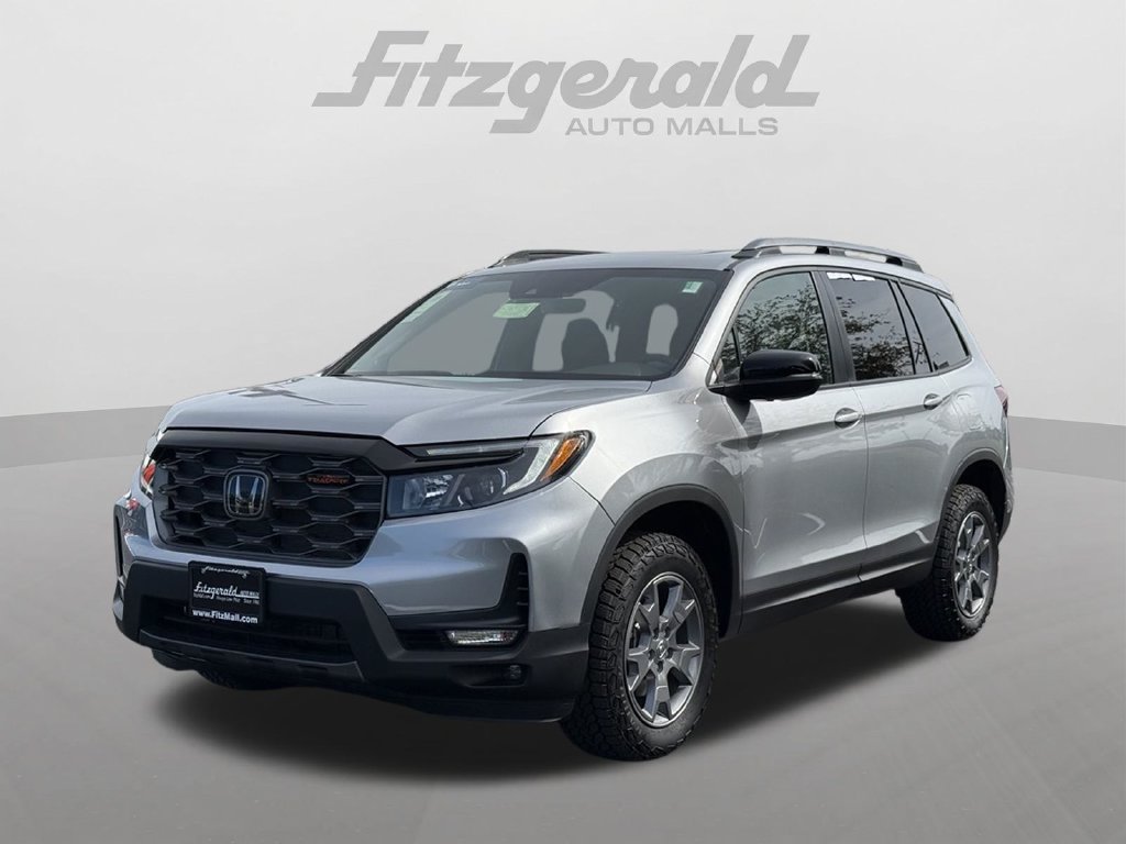 Used 2025 Honda Passport TrailSport image 2