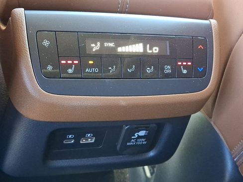 Certified 2023 Nissan Pathfinder Platinum AWD/4WD image 12