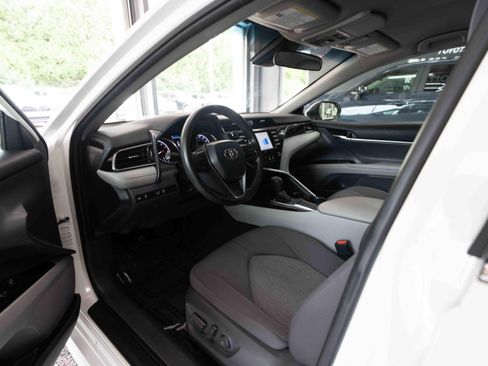 Used 2020 Toyota Camry LE FWD image 8
