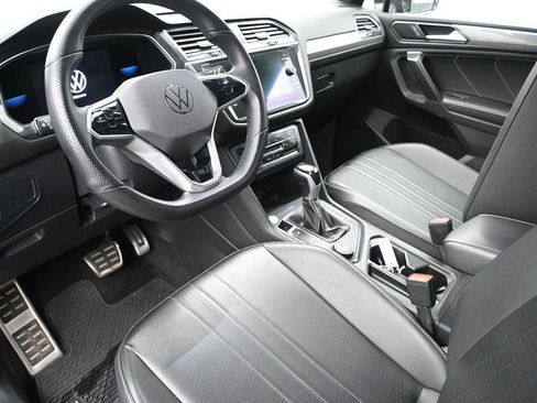 Used 2022 Volkswagen Tiguan SE R-Line AWD/4WD image 2
