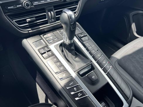Used 2021 Porsche Macan AWD/4WD image 17