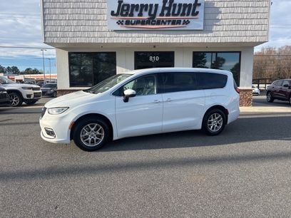 Used 2023 Chrysler Pacifica Touring-L