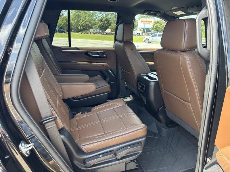 Used 2025 Chevrolet Tahoe High Country RWD image 16