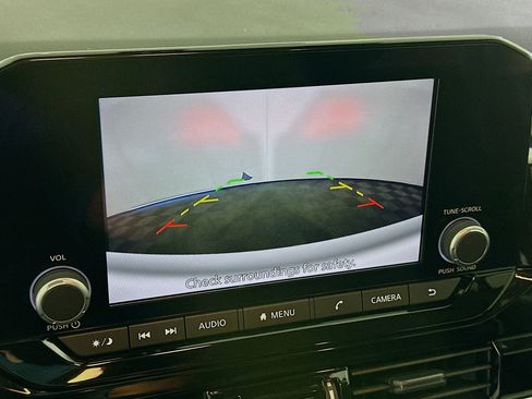 Used 2025 Nissan Pathfinder SV FWD image 22