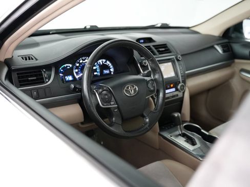 Used 2012 Toyota Camry XLE w/ Leather Pkg FWD image 6