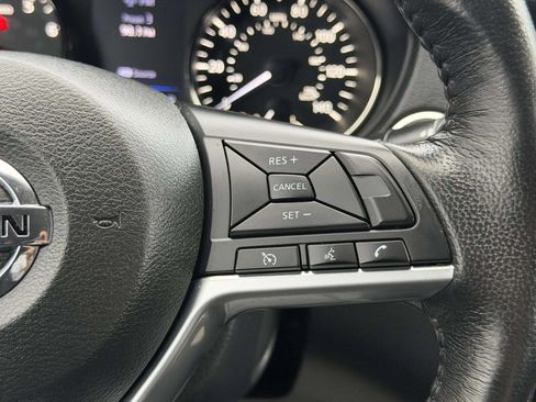 Used 2018 Nissan Rogue SV AWD/4WD image 32