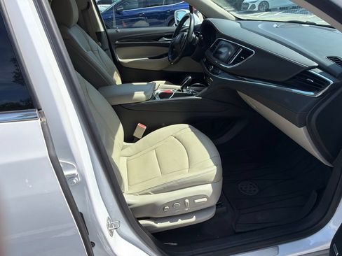 Used 2020 Buick Enclave Premium w/ Sun and Sites Package AWD/4WD image 8