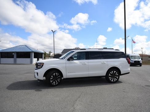 New 2026 Ford Expedition Max Platinum w/ Driver's Package image 7