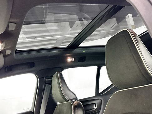 Used 2021 Volvo XC40 T5 R-Design w/ Advanced Package AWD/4WD image 19