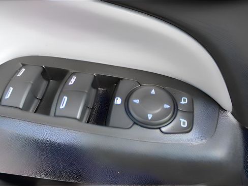 Used 2024 Chevrolet Equinox LS image 27