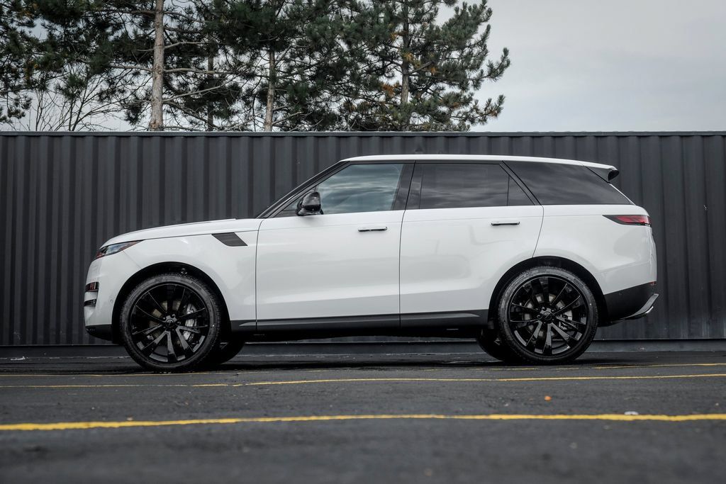 New 2026 Land Rover Range Rover Sport SE AWD/4WD image 3