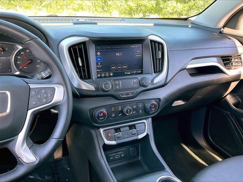 Used 2024 GMC Terrain SLT AWD/4WD image 17