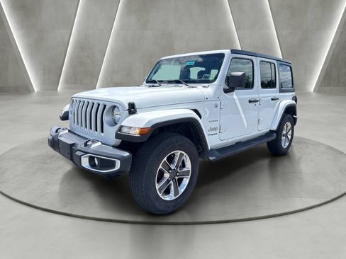 Used 2022 Jeep Wrangler Unlimited Sahara w/ Cold Weather Group AWD/4WD image 3