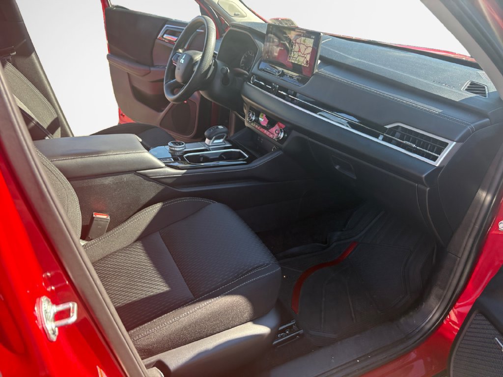 Used 2025 Mitsubishi Outlander ES AWD/4WD image 26