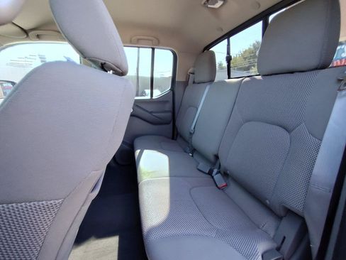 Used 2020 Nissan Frontier SV RWD image 28