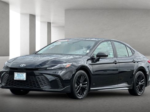 Used 2025 Toyota Camry SE image 8