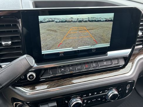 Used 2025 GMC Sierra 1500 SLE image 15