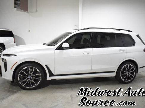Used 2023 BMW X7 xDrive40i w/ M Sport Package image 2
