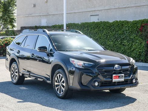 Used 2023 Subaru Outback Premium AWD/4WD image 3