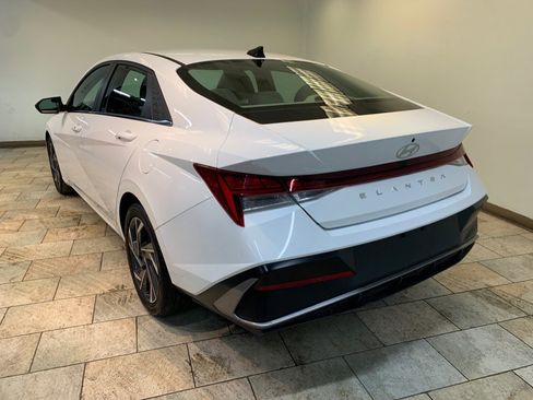 Used 2025 Hyundai Elantra SEL image 5