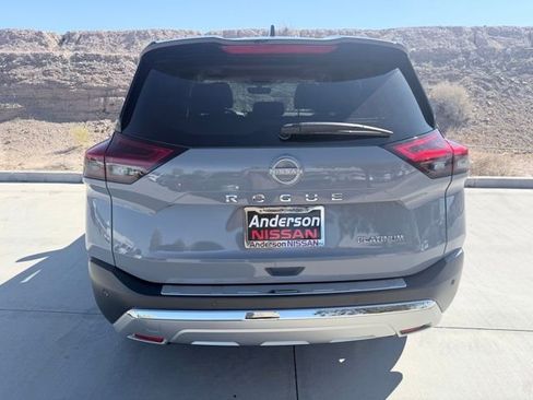 Used 2022 Nissan Rogue Platinum w/ Head-Up Display Package image 7